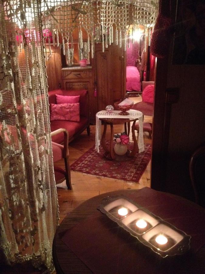 Roulottes Du Rouard Bed and Breakfast Camiers Eksteriør billede
