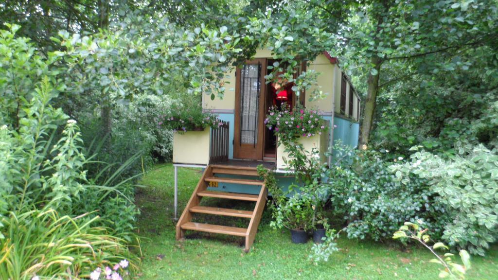 Roulottes Du Rouard Bed and Breakfast Camiers Værelse billede