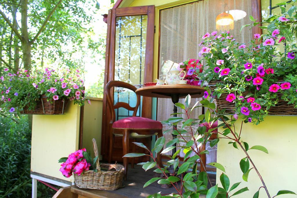 Roulottes Du Rouard Bed and Breakfast Camiers Eksteriør billede