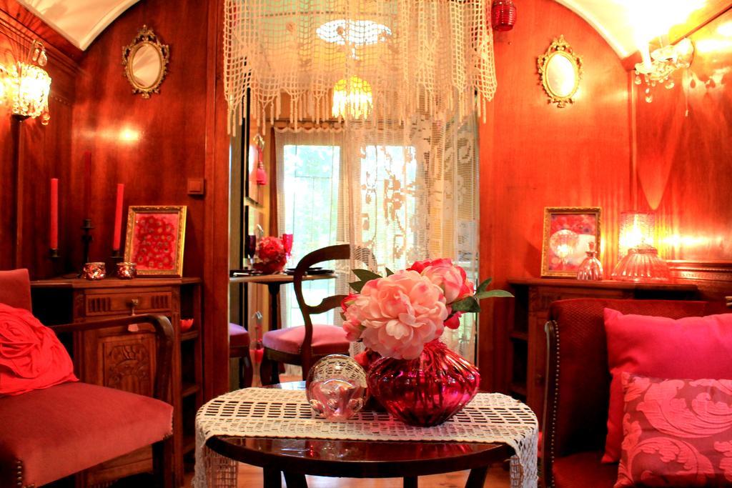 Roulottes Du Rouard Bed and Breakfast Camiers Værelse billede