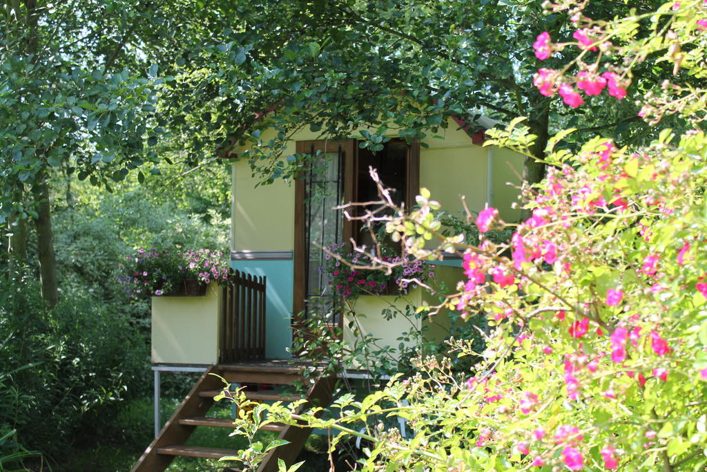Roulottes Du Rouard Bed and Breakfast Camiers Værelse billede